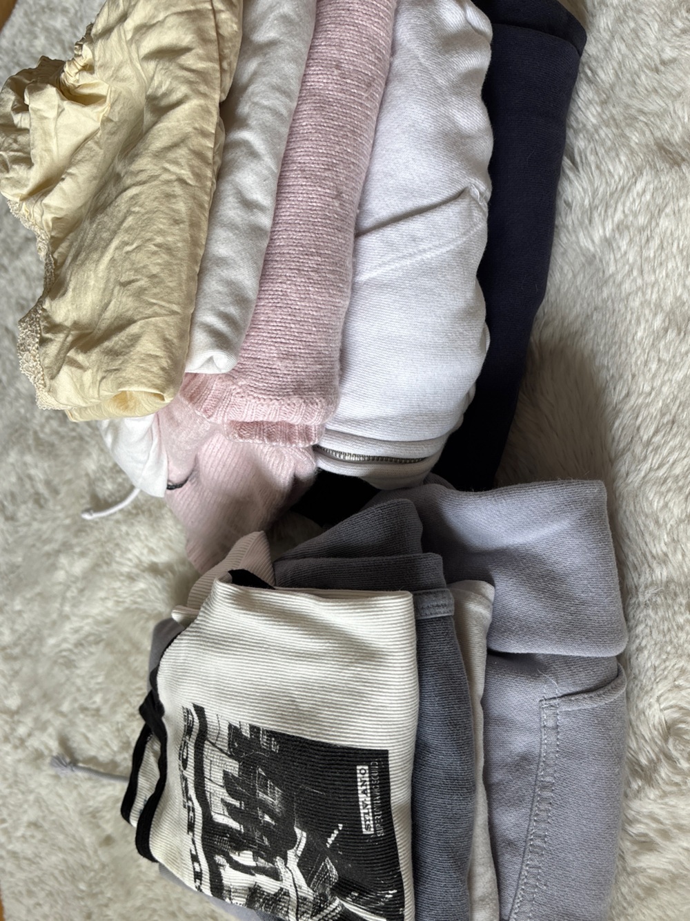 9 piece Brandy Melville Bundle Set Lot, hoodie, sweater, t shirt, shorts, top..